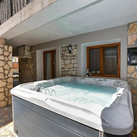 Apartment Loro With Jacuzzi Posedarje Exterior foto